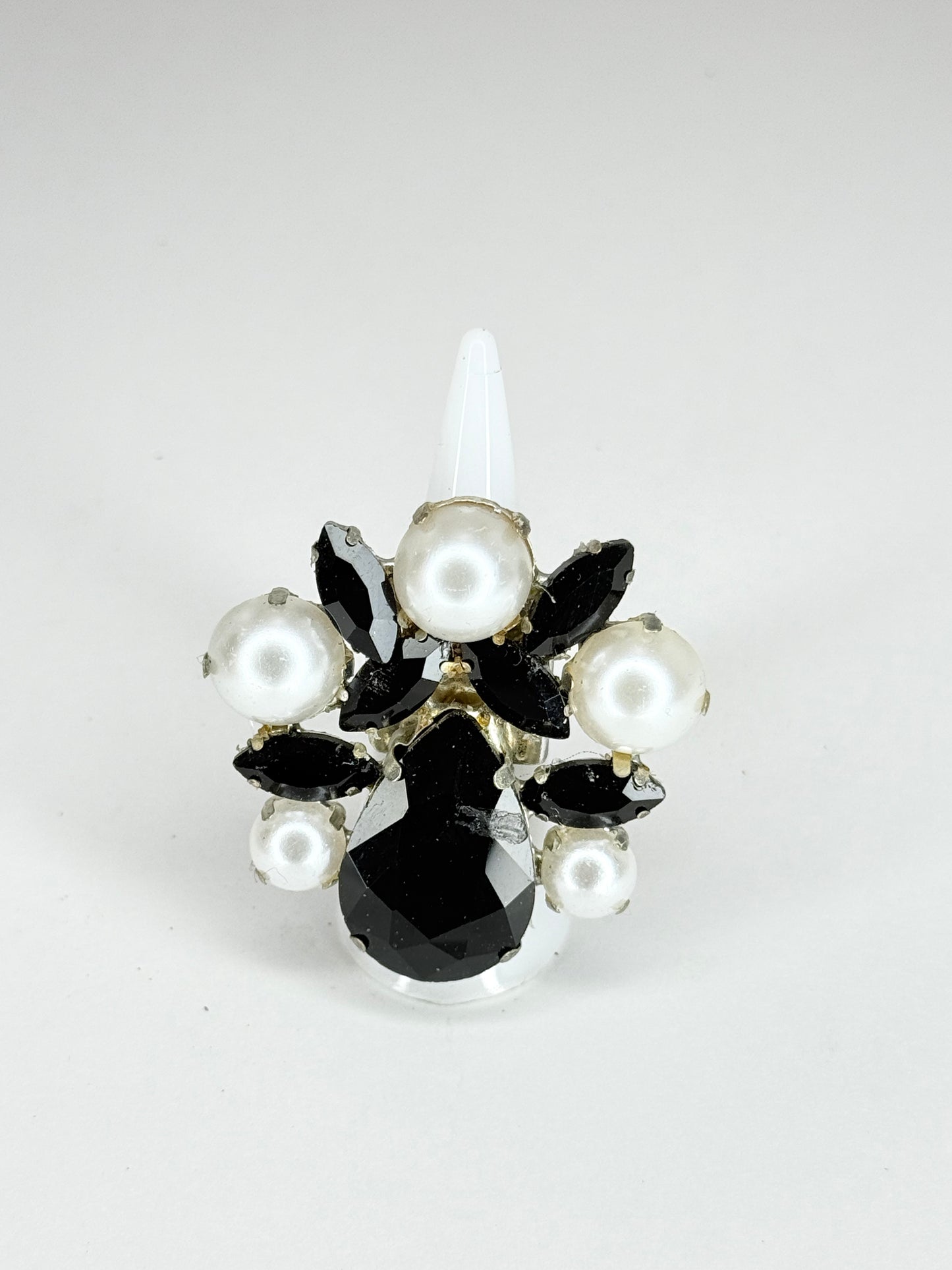 Black & Pearls Ring