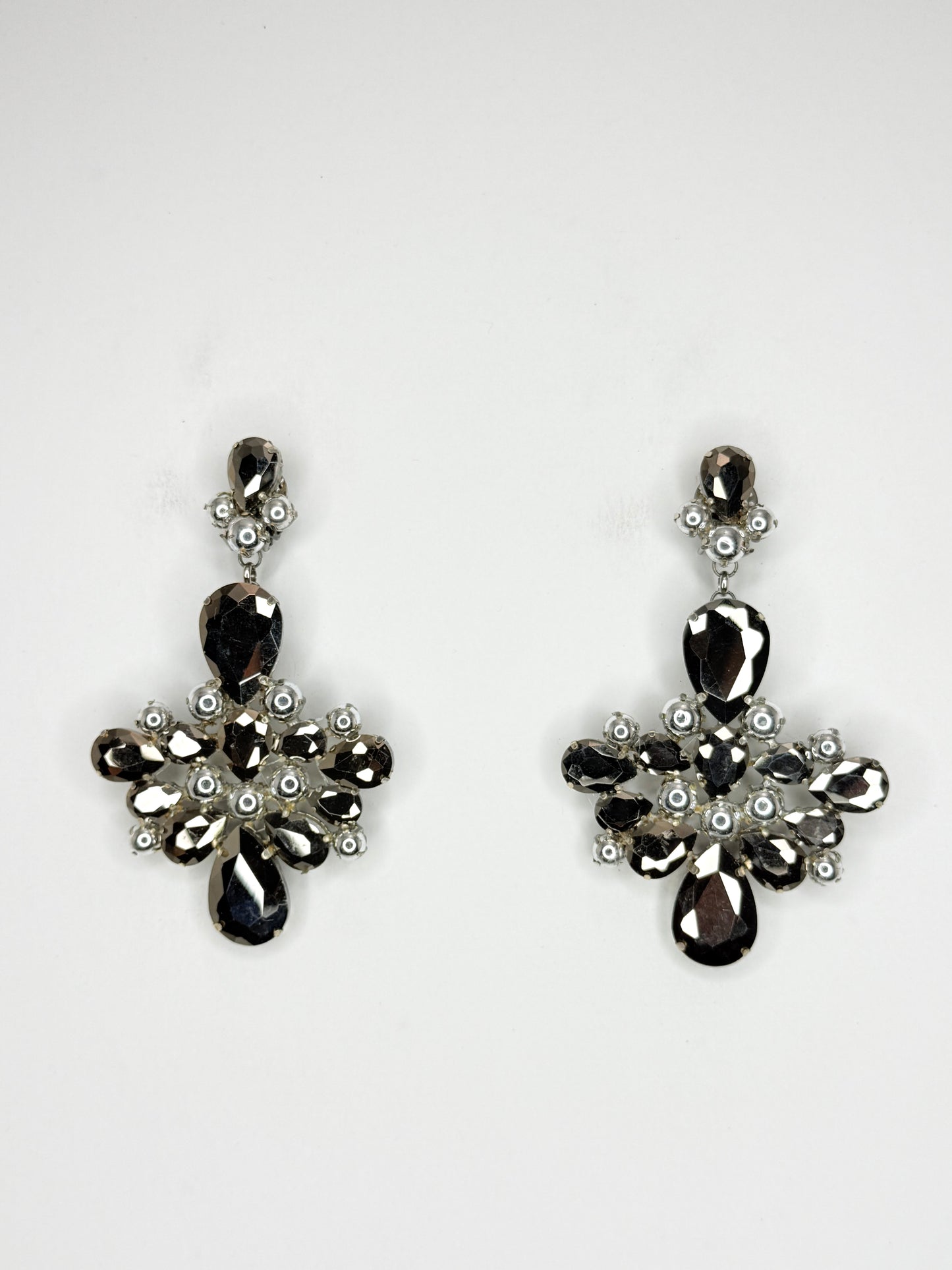 Grey & Pearls Earrings - Medium Size