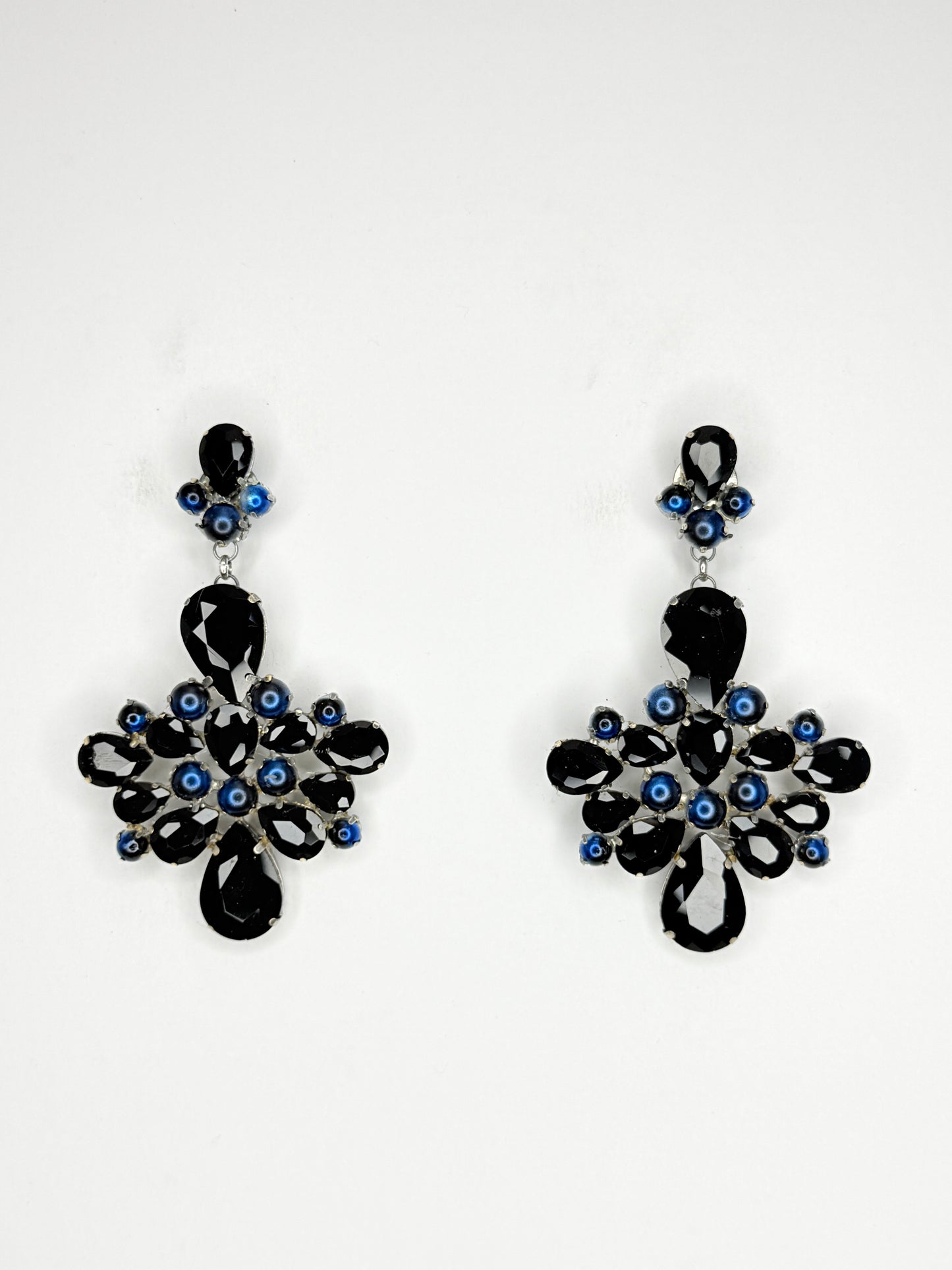Black & Pearls Earrings - Medium Size