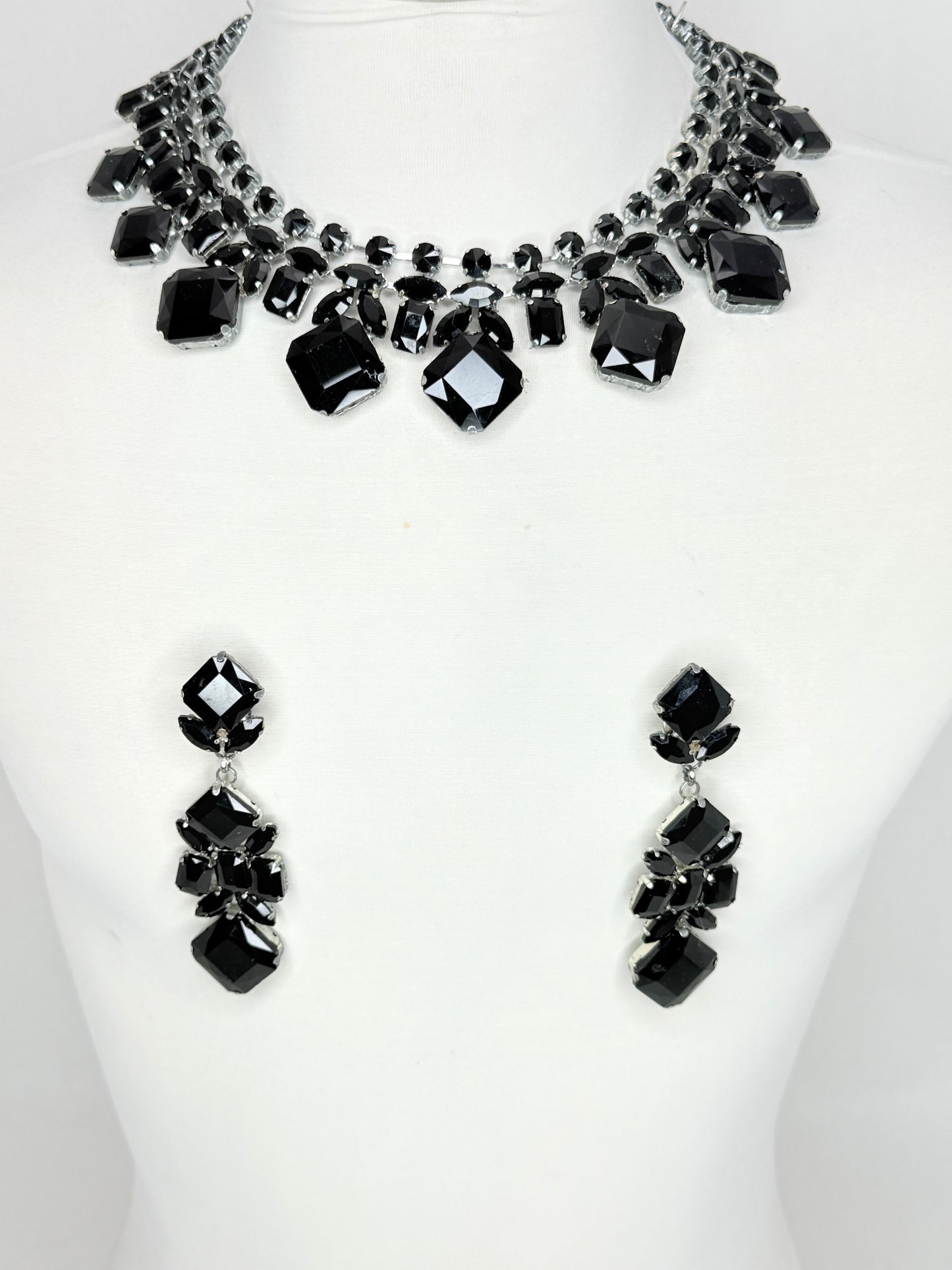 Black Necklace Set