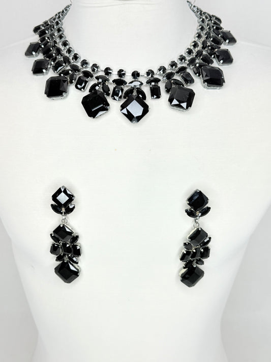 Black Necklace Set