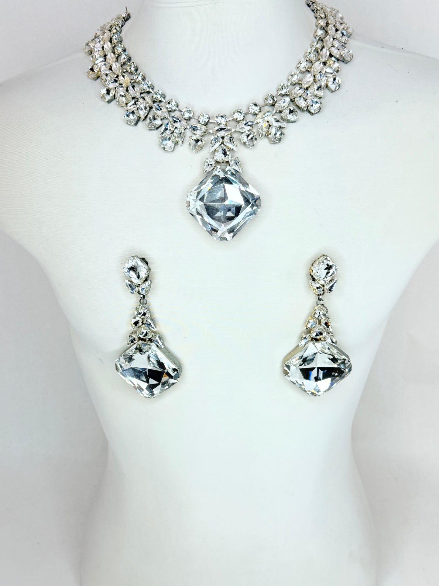 Clear Necklace Set