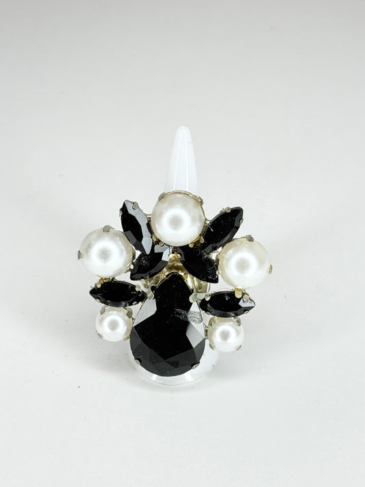 Black & Pearls Ring